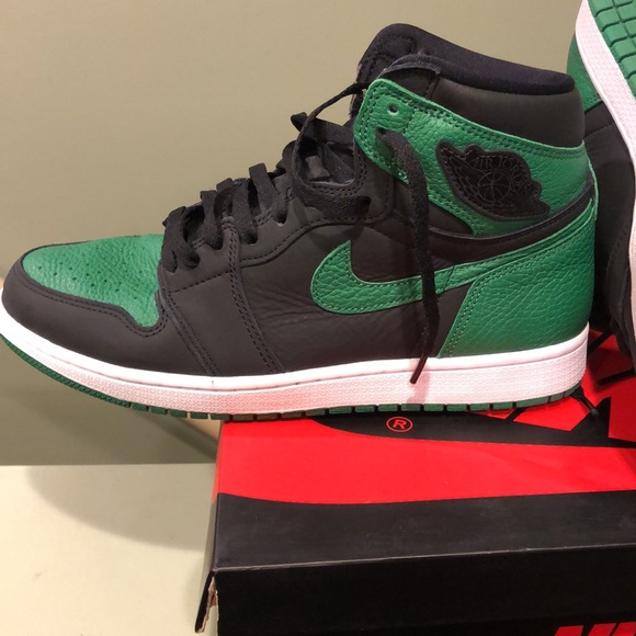 Air Jordan 1 Pine Green (Black) size 10.5 mens. Only worn twice. Tumbled leather - Picture 4 of 7